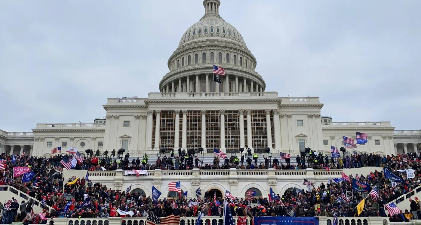 FBI ściga go za szturm na Kapitol. Poprosił o azyl na Białorusi