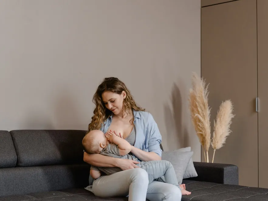 Karmienie piersią po cesarskim cięciu - fakty i mity