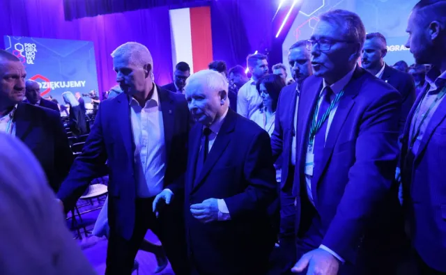 "Kaczyński szantażuje Polki i Polaków", "zero szacunku". Fala komentarzy po konwencji PiS