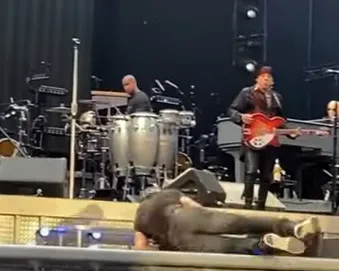 Bruce Springsteen upadł podczas koncertu w Amsterdamie