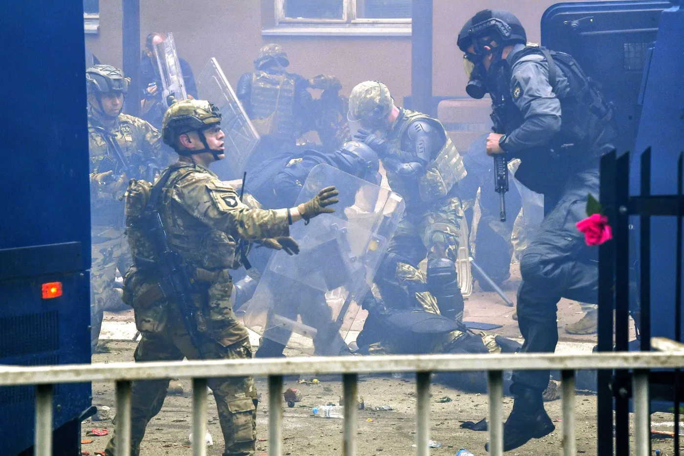 Starcia w Kosowie. Kilkudziesięciu żołnierzy NATO zostało rannych