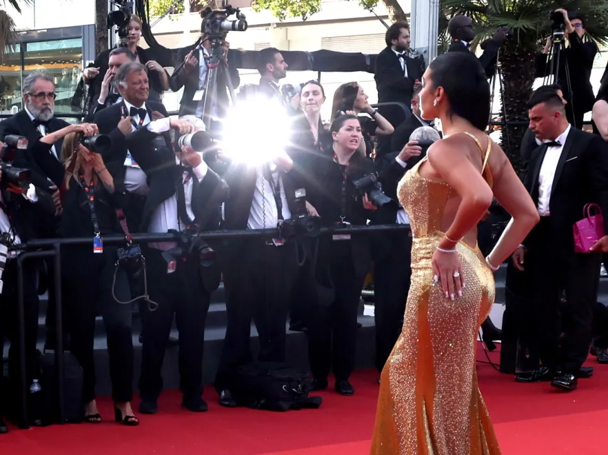 "Nareszcie z klasą". Georgina Rodriguez sprostała wymaganiom czerwonego dywanu w Cannes [FOTO]