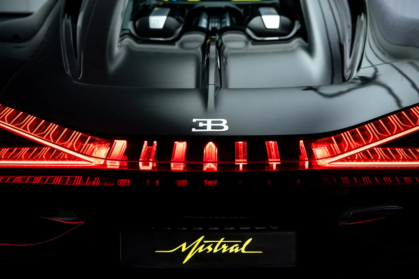 Bugatti Mistral za 28 mln zł sensacją w Katowicach! Pierwszy salon już działa