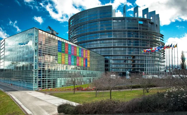 Akcja "Death Camps Were Nazi German" przed PE. Legutko: Uporczywe kłamstwo wymaga działania