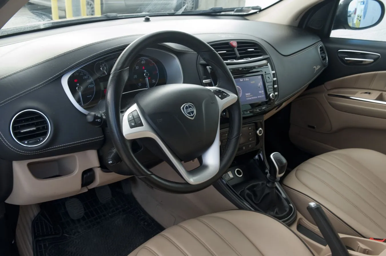 3114342-lancia-delta-seria-1.jpg