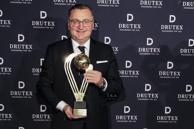 Czesław Michniewicz w jednej lidze z Karimem Benzemą i Cristiano Ronaldo? Saudowie zainteresowani Polakiem