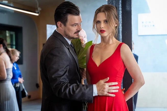 Dawid Ogrodnik i Anna Karczmarczyk w serialu "Zdrada"