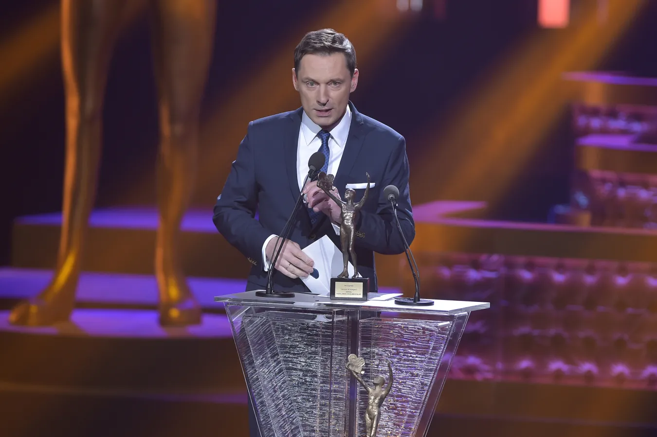 Wpadka Krzysztofa Ziemca w "Teleexpresie". Za co zmieszany przepraszał na wizji?