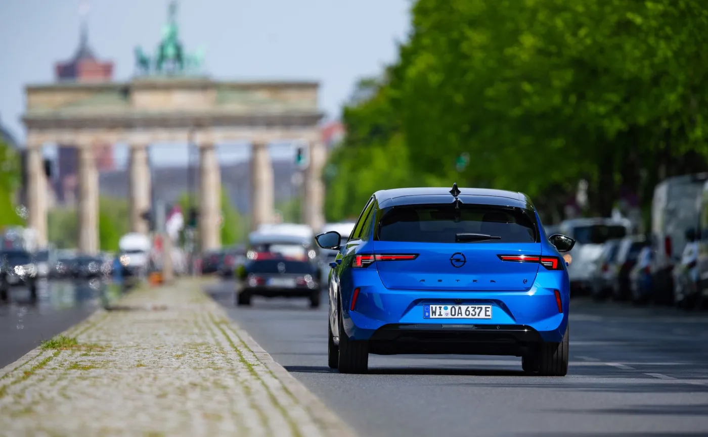 opel-astra-electric-37838555.jpg