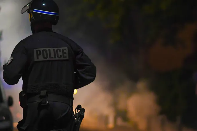 Zamieszki we Francji. Nie żyje 27-latek postrzelony w klatkę piersiową