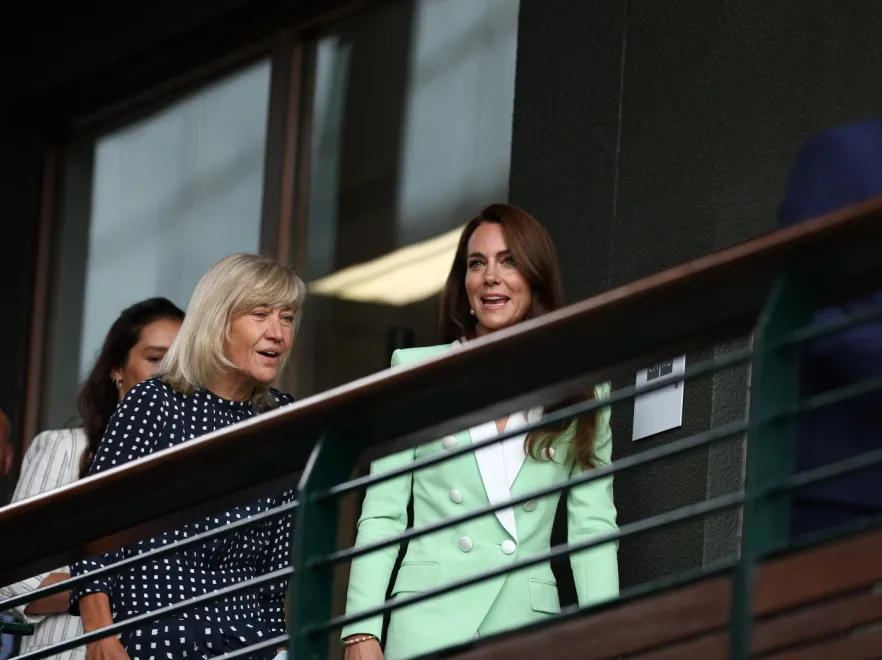 Superdroga mięta: Księżna Kate na kortach Wimbledonu w marynarce wartej fortunę  [FOTO]