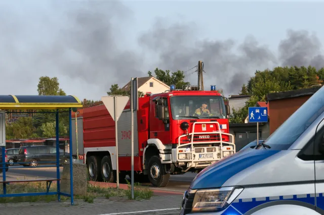 Groźny pożar pod Zieloną Górą, strażacy wciąż walczą z ogniem. NOWE INFORMACJE