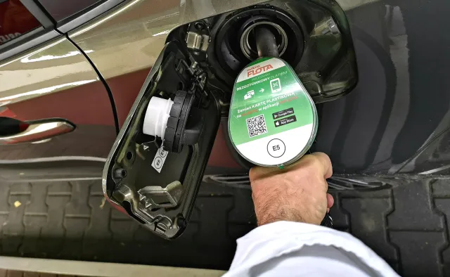 Orlen tnie ceny paliw. Wakacyjna promocja nie tylko na benzynę 95