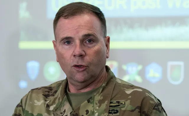 Generał Hodges: Jedyną prawdziwą przewagą Rosji jest...