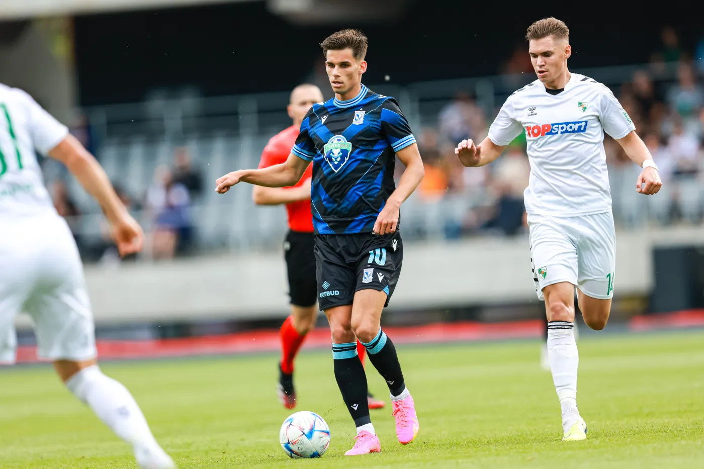 Liga Konferencji. Lech zmarnował rzut karny, ale przypieczętował awans [WIDEO]