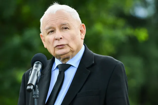 Kaczyński szydzi z PO: Reklamówki w ręce i do biegania