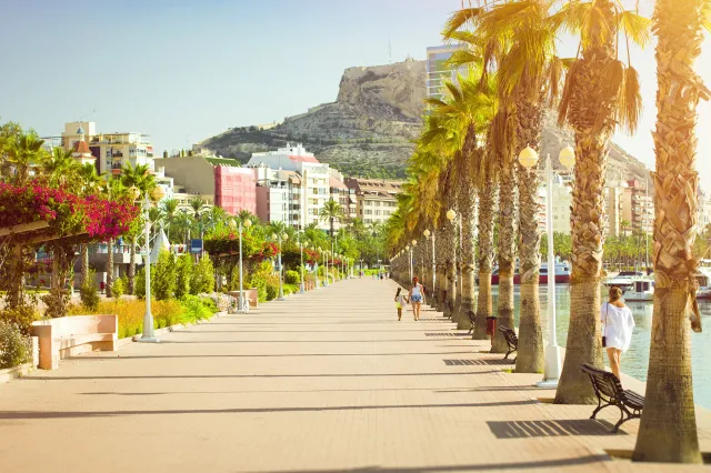 Polacy chętniej kupują nieruchomości w Hiszpanii. "Średnio za 600 tys. euro"