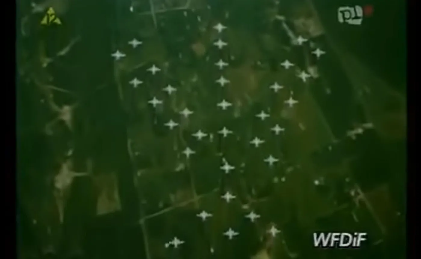 Tak wyglądała defilada 1000-lecia! "Nad Warszawą orzeł piastowski z 35 bombowców IŁ-28"