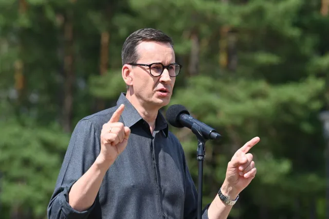 Kołodziejczak na listach KO. Ostra reakcja Morawieckiego: Komu służycie?