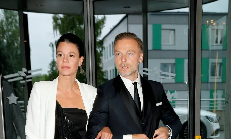 Krystian Wieczorek pokazał zdjęcie z wakacji. Towarzyszy mu młodsza o 17 lat żona [FOTO]