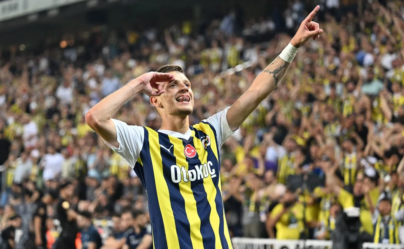 Ale huknął! Sebastian Szymański z kapitalnym golem dla Fenerbahce [WIDEO]