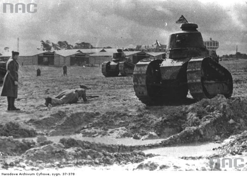 5614856-czolg-renault-ft-17.jpg