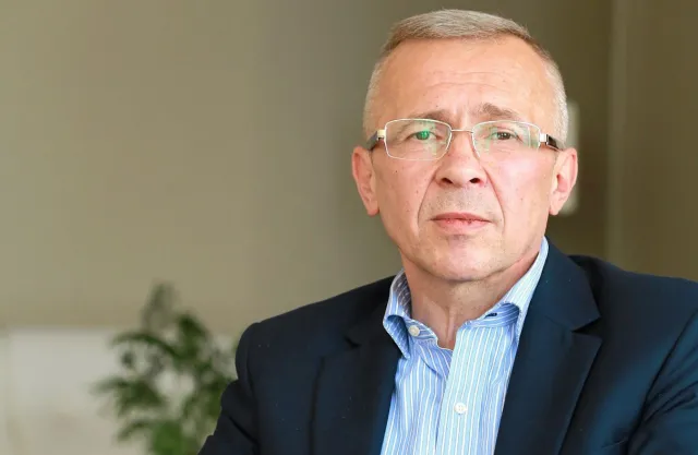 Nie minęła doba, a już zrezygnował. Komisja "lex Tusk" bez Czeszkiewicza