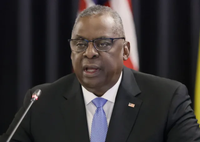 Abramsy w drodze, ale obrona powietrzna kluczowa? Ważne słowa szefa Pentagonu w Ramstein