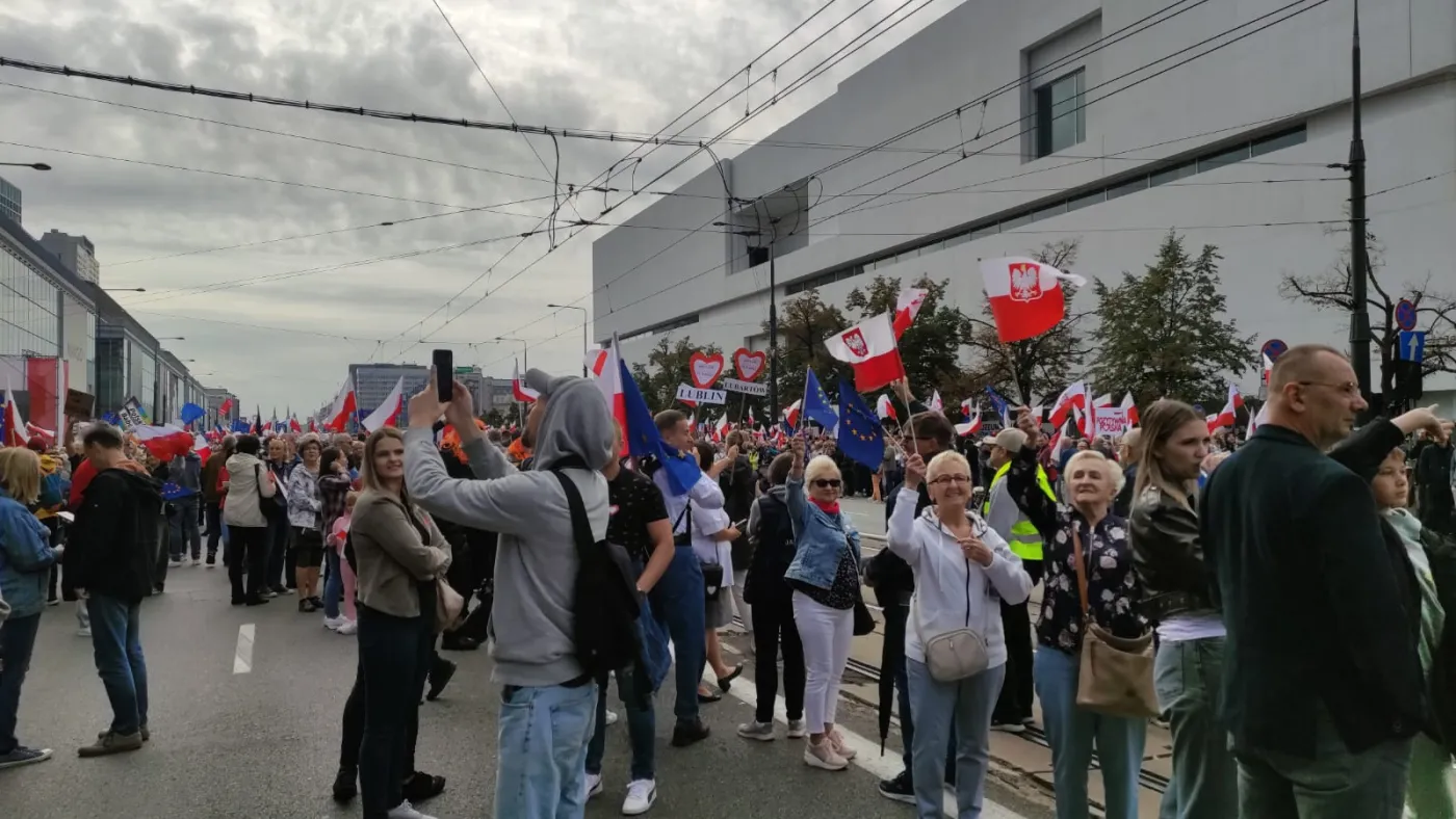 Marsz miliona serc. Do Warszawy dotarło 448 autokarów z manifestantami. To mniej niż 4 czerwca