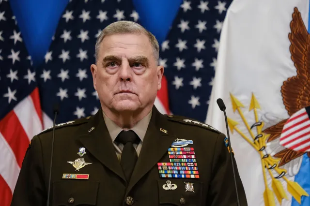 Po tym wpisie Trumpa zrobiło się niebezpiecznie. Gen. Milley reaguje