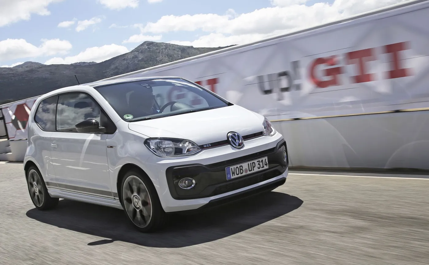 11020150-volkswagen-up-gti.jpg