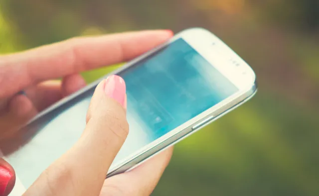 Wyłącz te funkcje w telefonie. Bateria wytrzyma znacznie dłużej