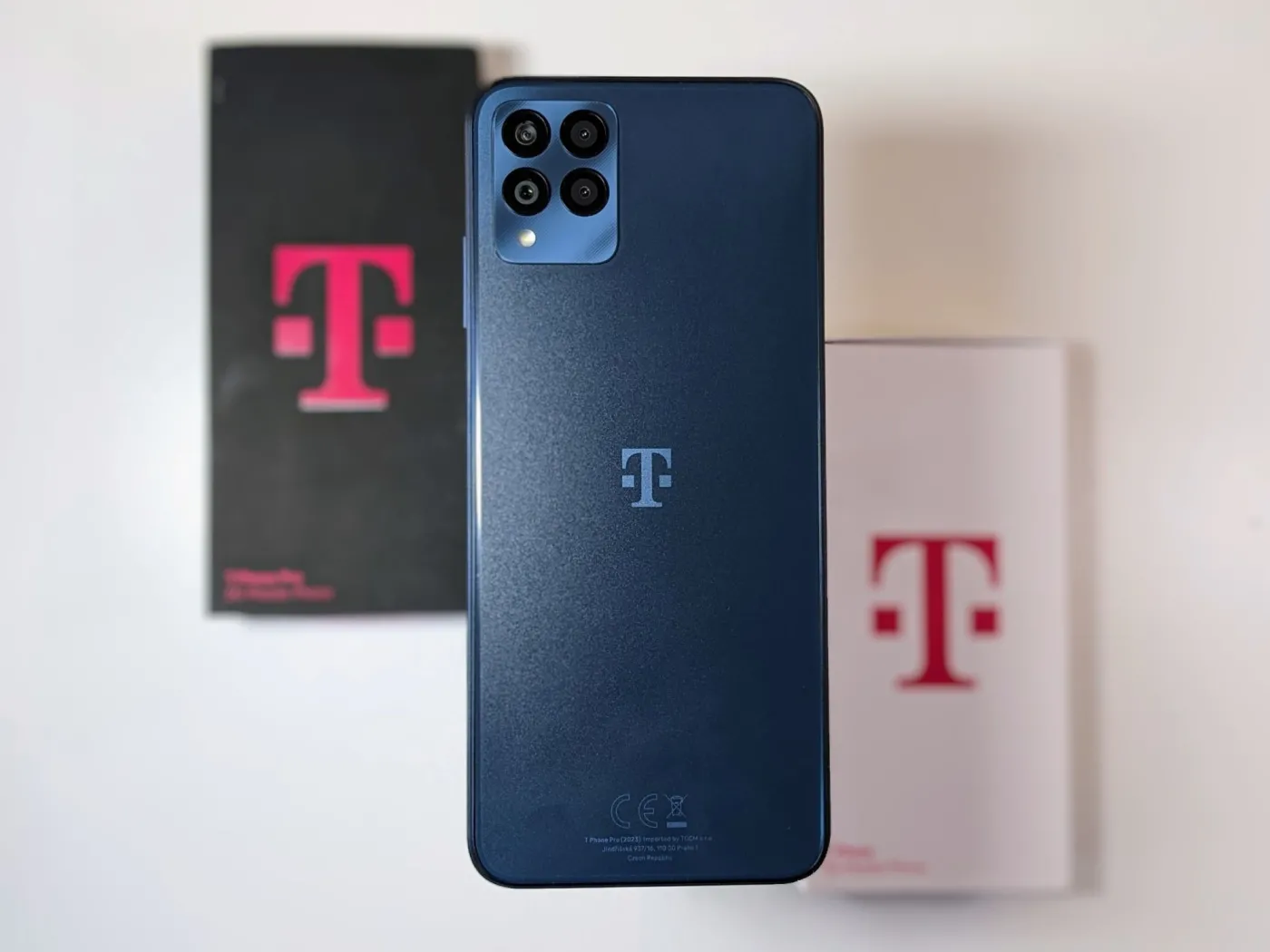 t-phone-pro-5g-2023-37964544.jpg