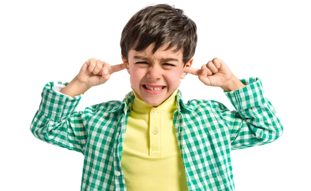 Dotykają nawet dzieci. Czym są szumy uszne?