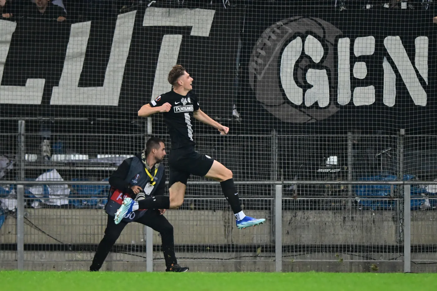 Szymon Włodarczyk uratował Sturm Graz przed porażką w Lidze Europy [WIDEO]