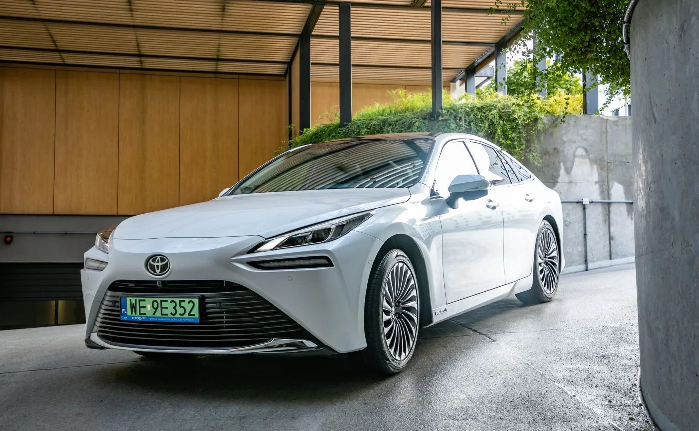 toyota-mirai-2023-37972350.jpg