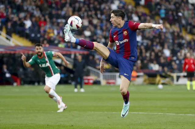 Robert Lewandowski uciszył krytyków. Polak bohaterem meczu z Alaves [WIDEO]