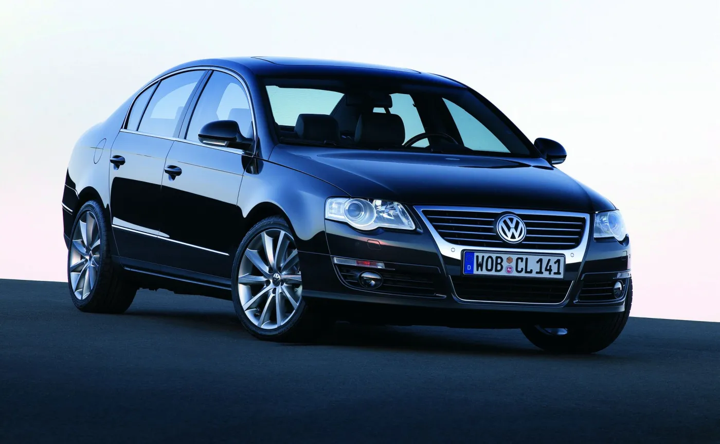 10194106-volkswagen-passat.jpg