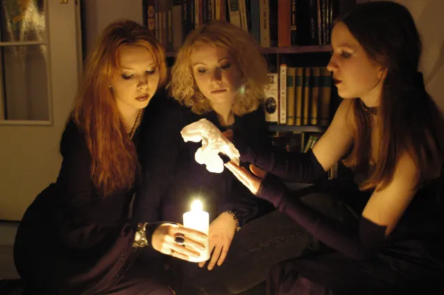 Tych rzeczy nie możesz robić w Andrzejki, bo przyniosą pecha. Lista przesądów