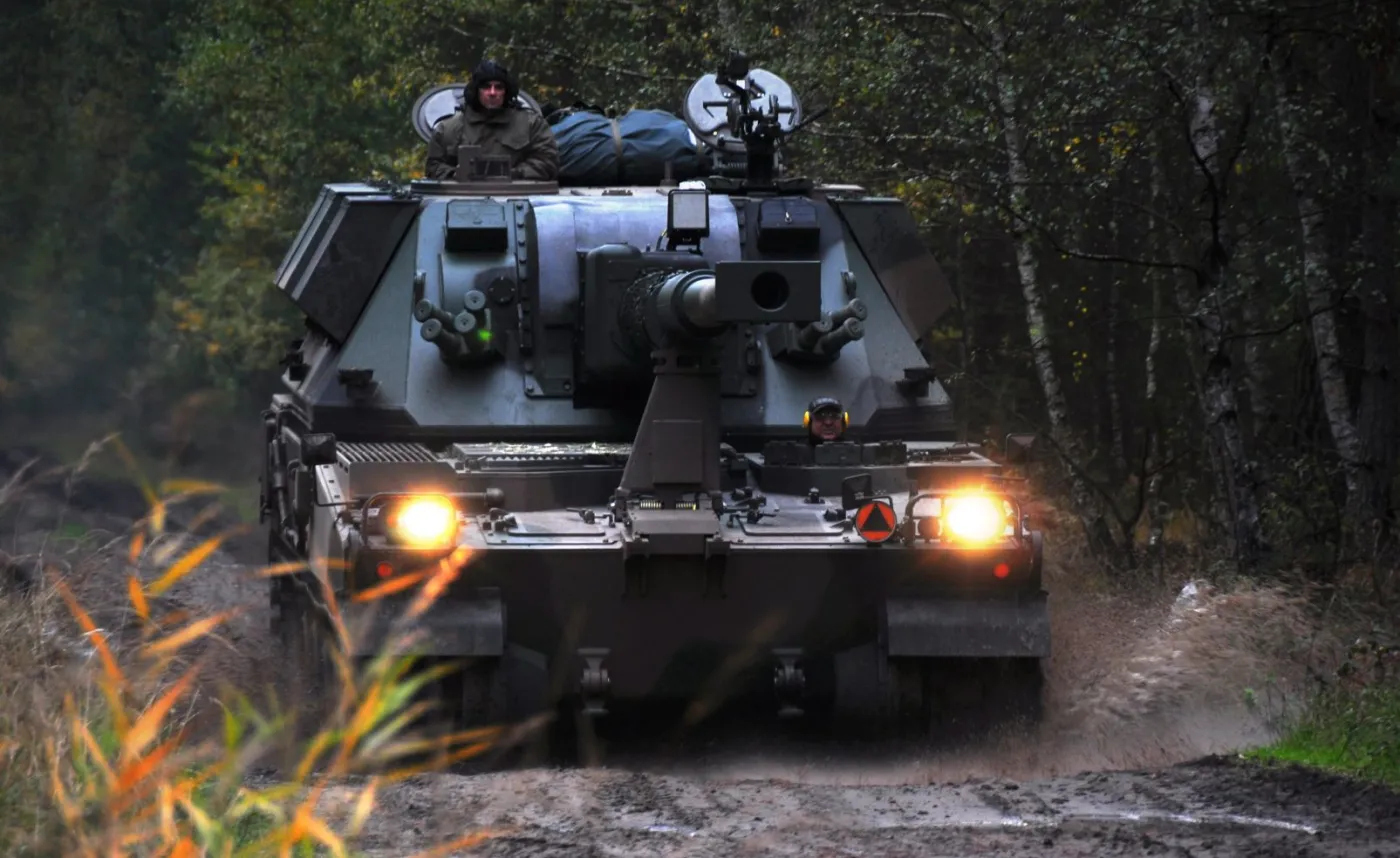 Umowa na zakup amunicji 155 mm. "Armatohaubice mogą je wystrzelić nawet na 40 km"