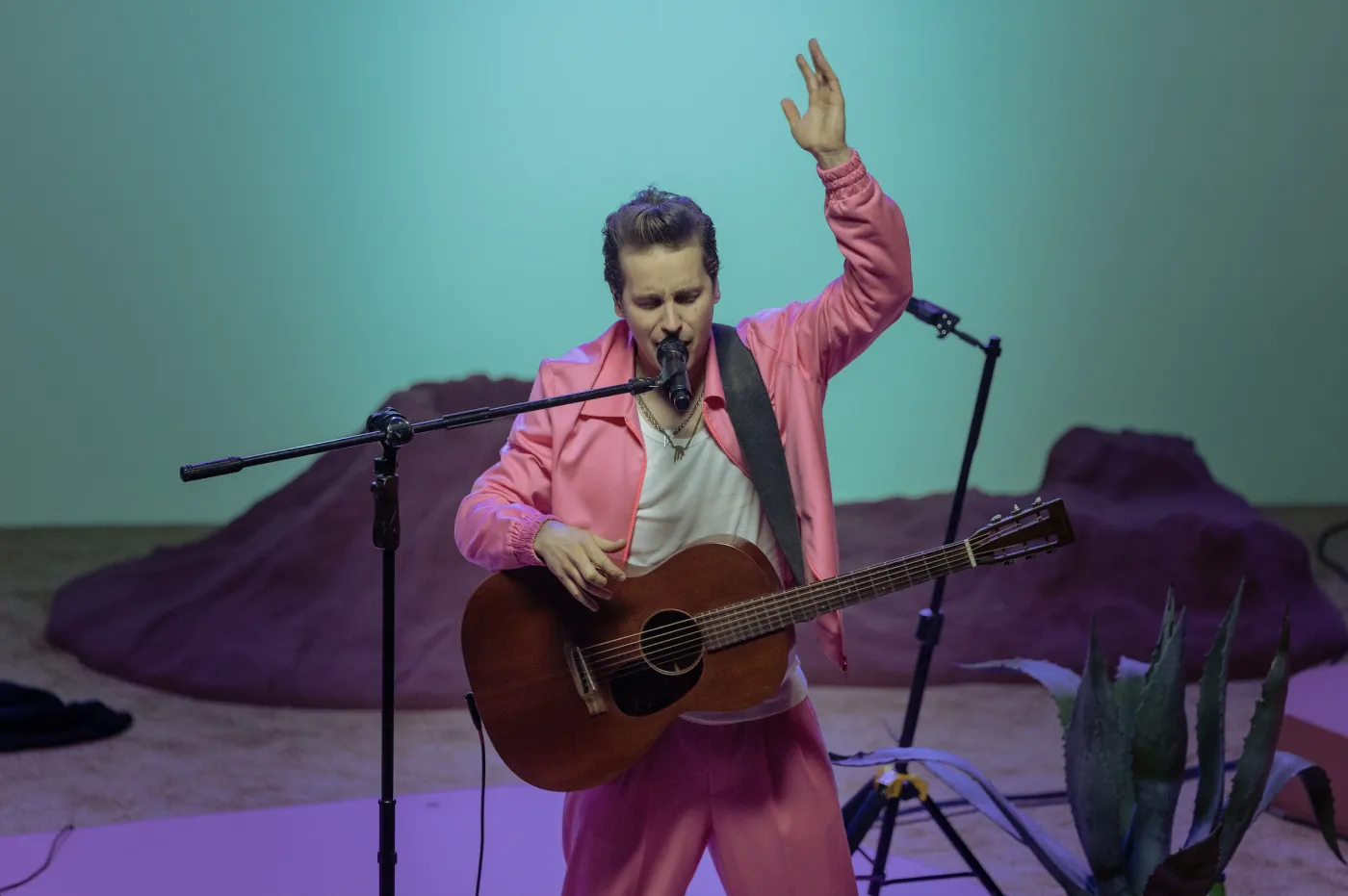 Krzysztof Zalewski z zaskakującą nowa wersją nagrania "Oczko w głowie". Posłuchaj