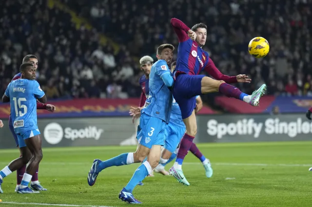Lewandowski z asystą, Barcelona męczyła się z ostatnią drużyną w tabeli [WIDEO]