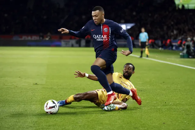 Mbappe uczcił urodziny dwoma golami. Moffi zaliczył "wejście smoka" [WIDEO]