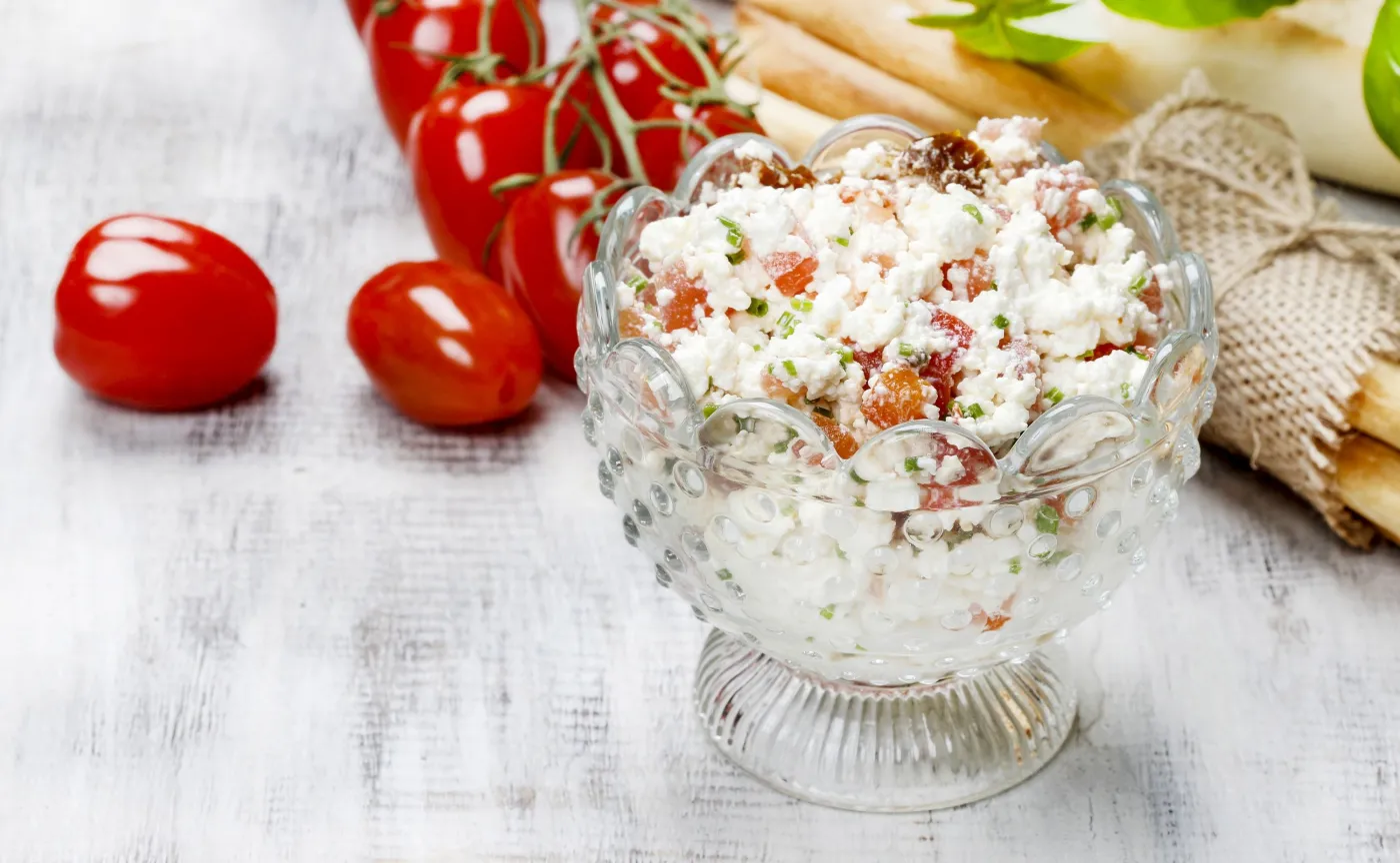 Twaróg z pomidorami