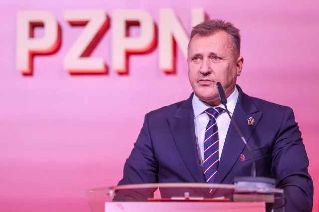 Nitras cofnął ponad 300 mln zł dla PZPN. Związek odpowiedział ministrowi sportu