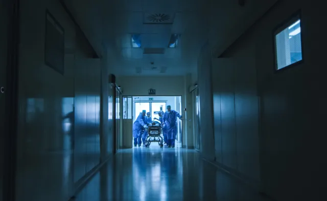 Przepełnione szpitale. Grypa i COVID-19 szaleją we Włoszech, a szczyt dopiero nadchodzi