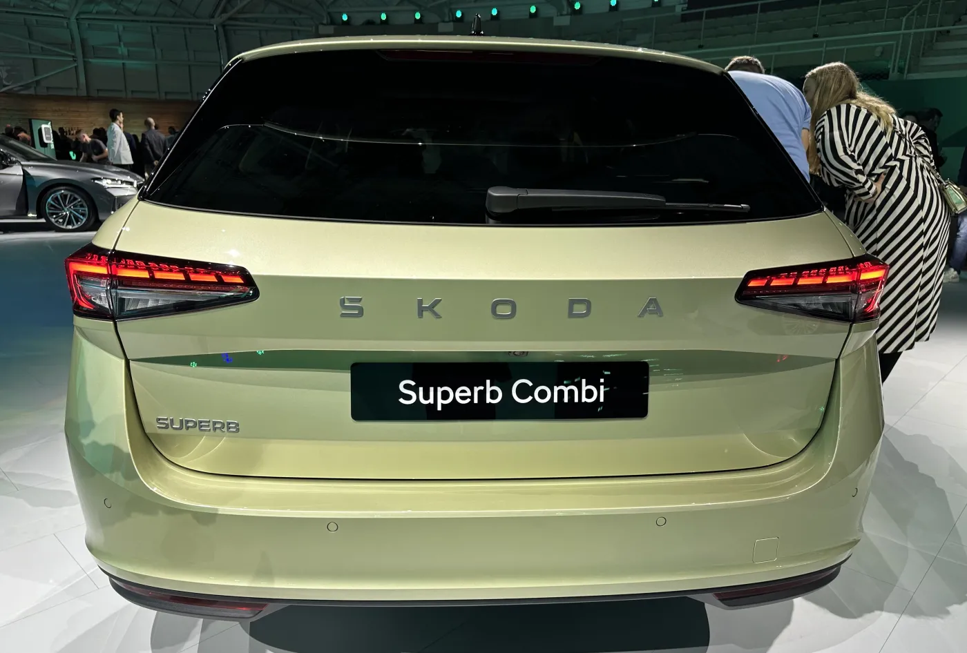 nowa-skoda-superb-37975051.jpg