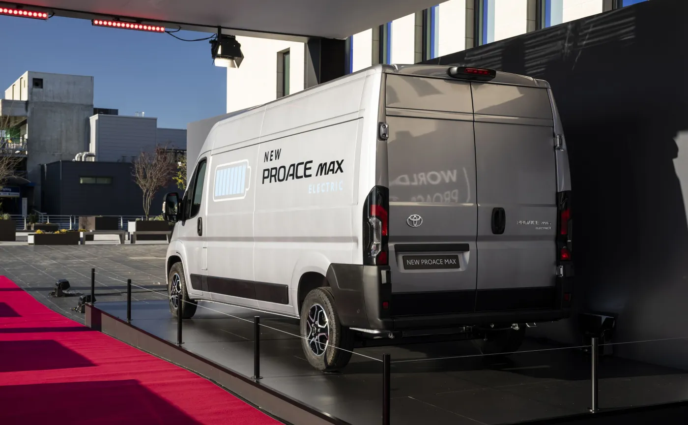 toyota-proace-max-38041856.jpg