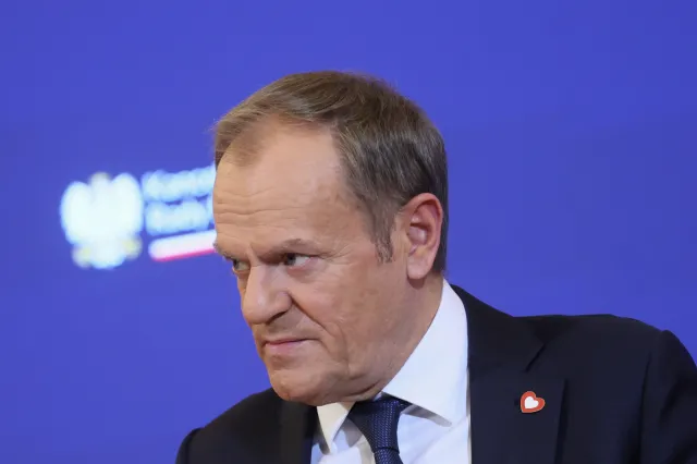 Tusk krótko o zarobkach pracowników TVP: Zarabiali tyle, ile kłamali