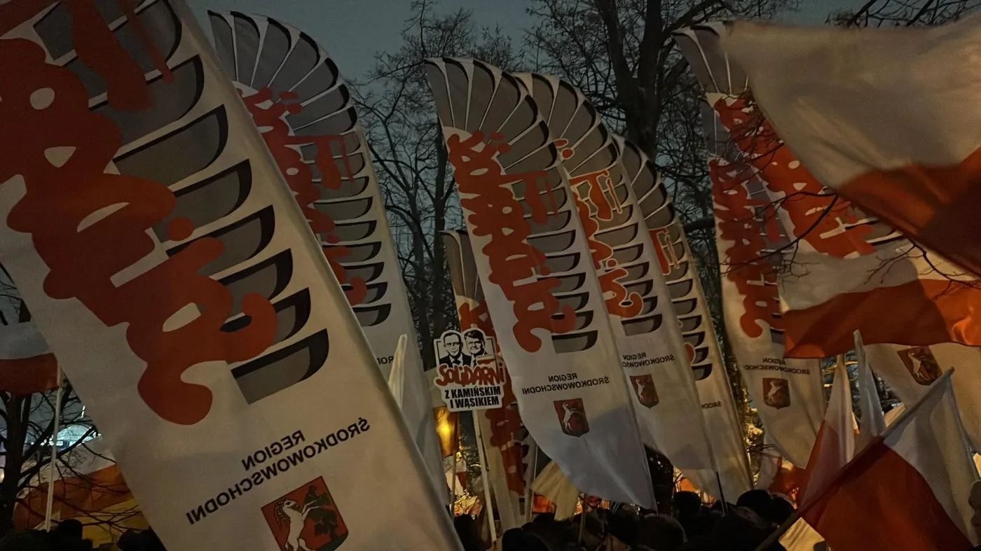 Widać wyrazy wsparcia dla skazanych Wąsika i Kamińskiego